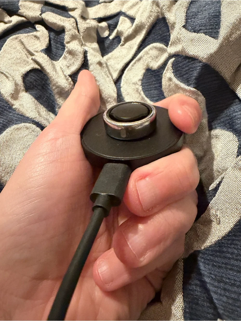 Oura Ring Magnetic Charger Dock - Black with Silver